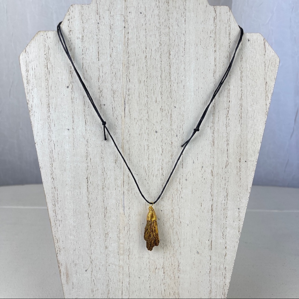 🚫SOLD🚫 NWOT Sage Goddess Alchemist Gold Plated Black Kyanite Pendant Necklace - Picture 2 of 16